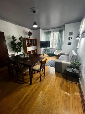 AMAZING RESTORED 1940s ART-DECO APARTMENT